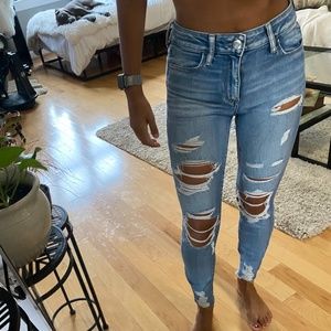 Destroyed Lightwash Jeans